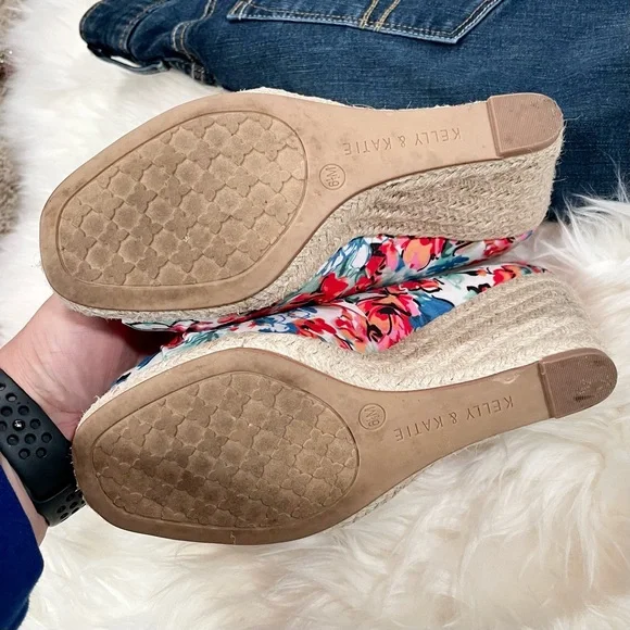 Floral Kelly & Katie Wedges - lightly worn - 6.5 - Picture 4 of 7